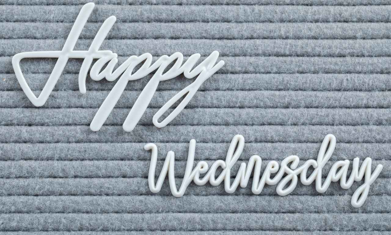 Uplifting Wednesday blessings message with sunrise and positive vibes to brighten midweek