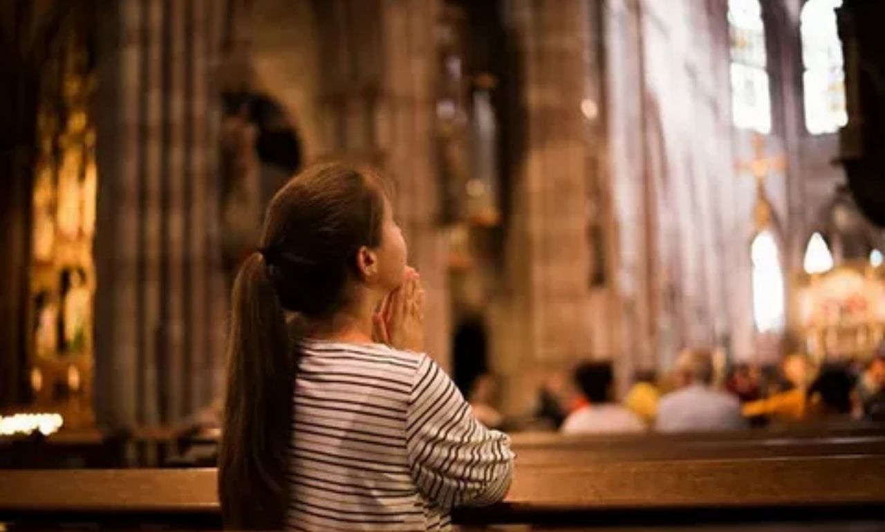 Uplifting prayers for the last day of February with Bible verses for strength, peace, hope, and a fresh start