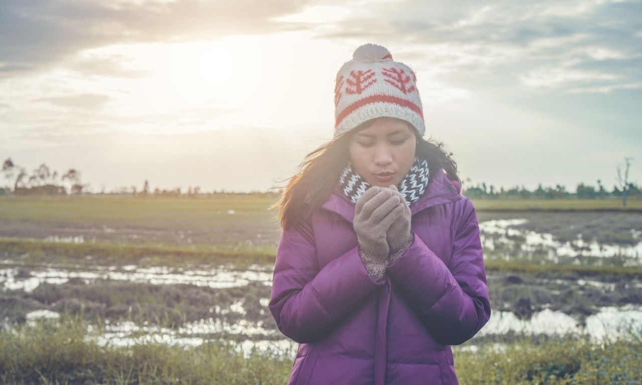 Peaceful sunrise with an open Bible and hands in prayer, representing powerful January morning prayers with hope and faith
