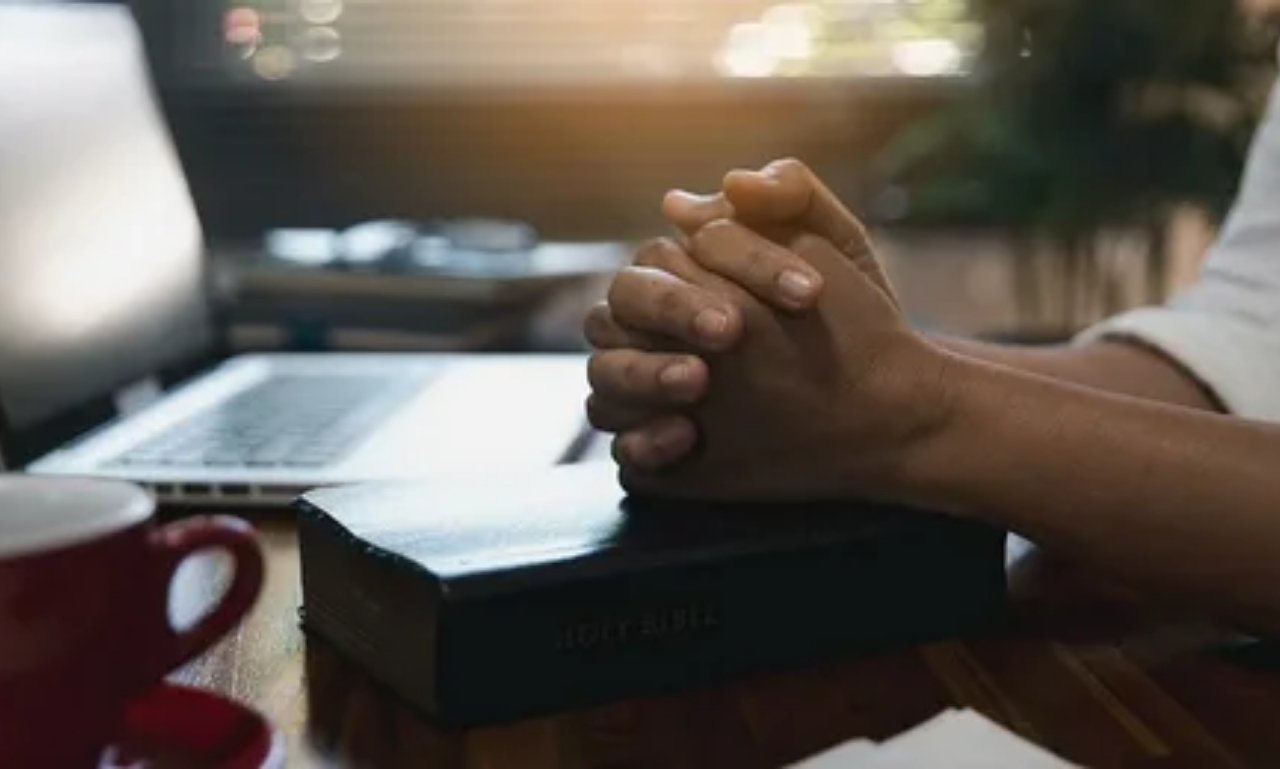 Powerful opening prayers for Bible study and meetings with faith, peace, spiritual encouragement, hope, and group worship